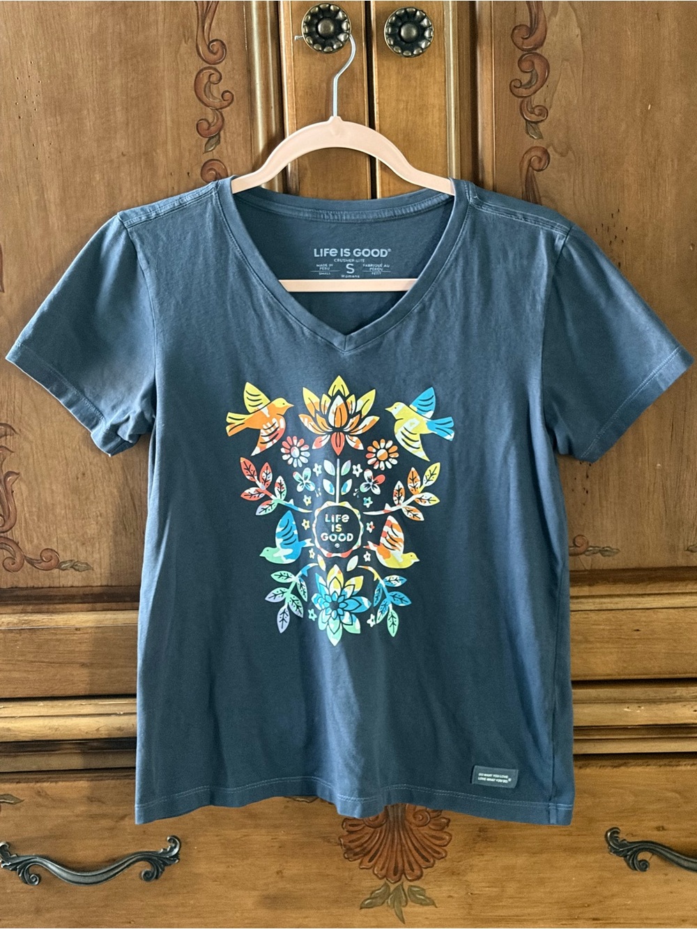 Life Is Good Women’s Small Navy Graphic V-Neck Tee - Worn twice!